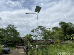 350 PJU Tenaga Surya Terangi Pelosok Sukabumi