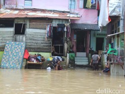 Sempat Setinggi 2,5 Meter, Banjir di Kampung Aur Medan Mulai Surut