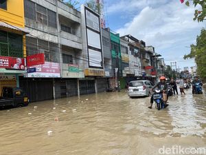Banjir Landa Medan, Bobby: Sungai Penuh, Air dari Drainase Tak Bisa Masuk Banjir Landa Medan, Bobby: Sungai Penuh, Air dari Drainase Tak Bisa Masuk