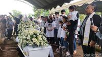 Potret Haru Pemakaman Rudy Salam Kakak Roy Marten di Salatiga