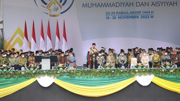 Potret Jokowi Buka Muktamar Muhammadiyah Usai Rela Pulang Duluan dari KTT APEC