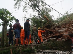Tragis! Anak dan Ibu Tertimbun Longsor di Semin Gunungkidul