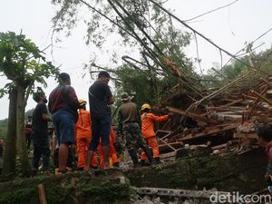 Tragis! Anak dan Ibu Tertimbun Longsor di Semin Gunungkidul Tragis! Anak dan Ibu Tertimbun Longsor di Semin Gunungkidul
