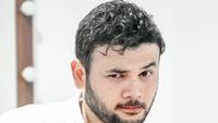 Ridho Rhoma Saat Pose Keren dengan Pizza hingga Segelas Kopi
