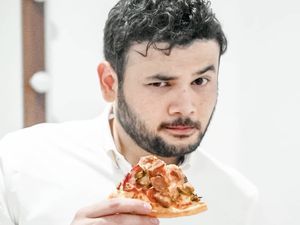 Ridho Rhoma Saat Pose Keren dengan Pizza hingga Segelas Kopi Ridho Rhoma Saat Pose Keren dengan Pizza hingga Segelas Kopi