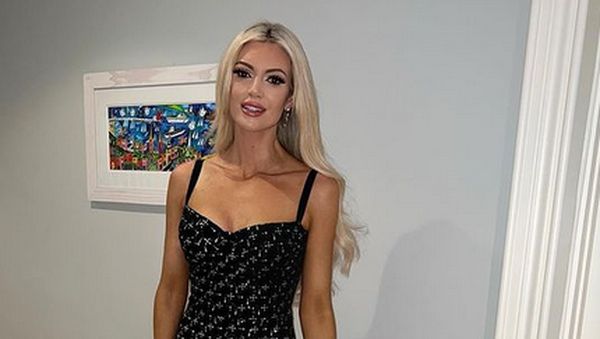 8 Foto Model Playboy yang Foto Nude-nya Ketahuan Anaknya