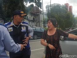 Tak Tahu Ada Perubahan Arus Jalan, Ibu-ibu di Medan Histeris Nyasar Saat ke RS