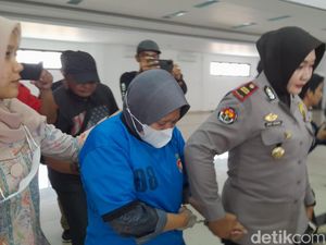 Siti Aisyah Penipu Ratusan Mahasiswa Bogor Segera Disidang di PN Cibinong Siti Aisyah Penipu Ratusan Mahasiswa Bogor Segera Disidang di PN Cibinong