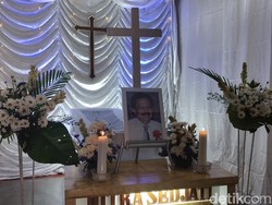 Aktor Senior Rudy Salam Dimakamkan di Salatiga, Begini Suasana Rumah Duka