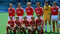 Uni Soviet tujuh kali tampil di Piala Dunia selama rentang 1958-1990, dengan prestasi terbaik mencapai semifinal edisi 1966. Kini Uni Soviet terpecah jadi 15 negara, termasuk Rusia dan Ukraina. Foto diambil saat Piala Dunia 1986. Foto: ullstein bild via Getty Images/ullstein bild
