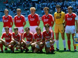 Uni Soviet tujuh kali tampil di Piala Dunia selama rentang 1958-1990, dengan prestasi terbaik mencapai semifinal edisi 1966. Kini Uni Soviet terpecah jadi 15 negara, termasuk Rusia dan Ukraina. Foto diambil saat Piala Dunia 1986. Foto: ullstein bild via Getty Images/ullstein bild