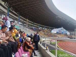 Jelang Muktamar, Warga Muhammadiyah Penuhi Stadion Manahan Solo Jelang Muktamar, Warga Muhammadiyah Penuhi Stadion Manahan Solo