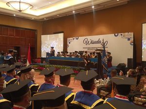 Politeknik STIA LAN Bandung Wisuda 299 Mahasiswa