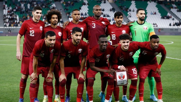 DOHA, QATAR - MARCH 29: Saad Abdulla Asheeb, Pedro Miguel Correia, Abdelkarim Hassan Fadlalla, Mohammed Waad Albayati, Akram Hassan Afif, Karim Boudiaf, Bassam Husham Alrawi, Boualem Khoukhi, Ismail Mohamad, Naif Abdulraheem Alhadhrami and Almoez Ali Abdulla of Qatar look on during the international friendly match between Qatar and Slovenia at Education City Stadium on March 29, 2022 in Doha, Qatar. (Photo by Mohammad Karamali/DeFodi Images via Getty Images)