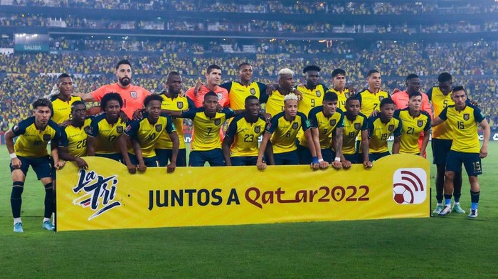 Ecuadors football team poses for a picture during the South American qualification football match for the FIFA World Cup Qatar 2022 against Argentina, at the Isidro Romero Monumental Stadium in Guayaquil, Ecuador, on March 29, 2022. (Photo by FRANKLIN JACOME / POOL / AFP) (Photo by FRANKLIN JACOME/POOL/AFP via Getty Images)