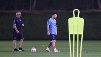 Lionel Messi dilaporkan harus menjalani latihan terpisah untuk memulihkan kondisinya dari cedera archilles tendon yang dialaminya kala membela Paris Saint-Germain (Foto: Getty Images/Michael Steele)