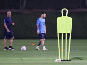 Lionel Messi Latihan Sendirian