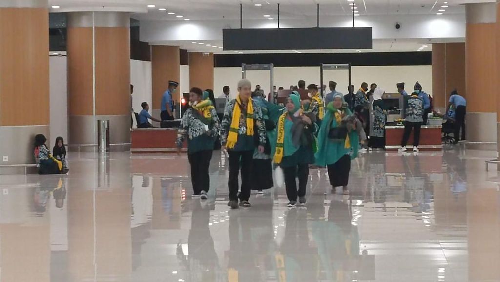 Antusiasme Jemaah Umrah Terbang dari Bandara Kertajati