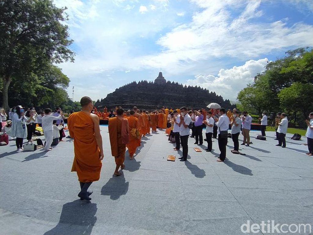 Biksu Sejumlah Negara Doa Bersama di Candi Borobudur