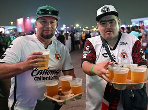 Presiden FIFA ke Fans: Gak Minum Bir 3-4 Jam, Masih Hidup Kan? Presiden FIFA ke Fans: Gak Minum Bir 3-4 Jam, Masih Hidup Kan?