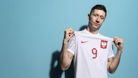 Robert Lewandowski masuk dalam jajaran striker terbaik di dunia dalam satu dekade terakhir. Ia diharapkan bisa membawa Polandia melaju jauh di Qatar 2022. (Dan Mullan/FIFA/Getty Images) 