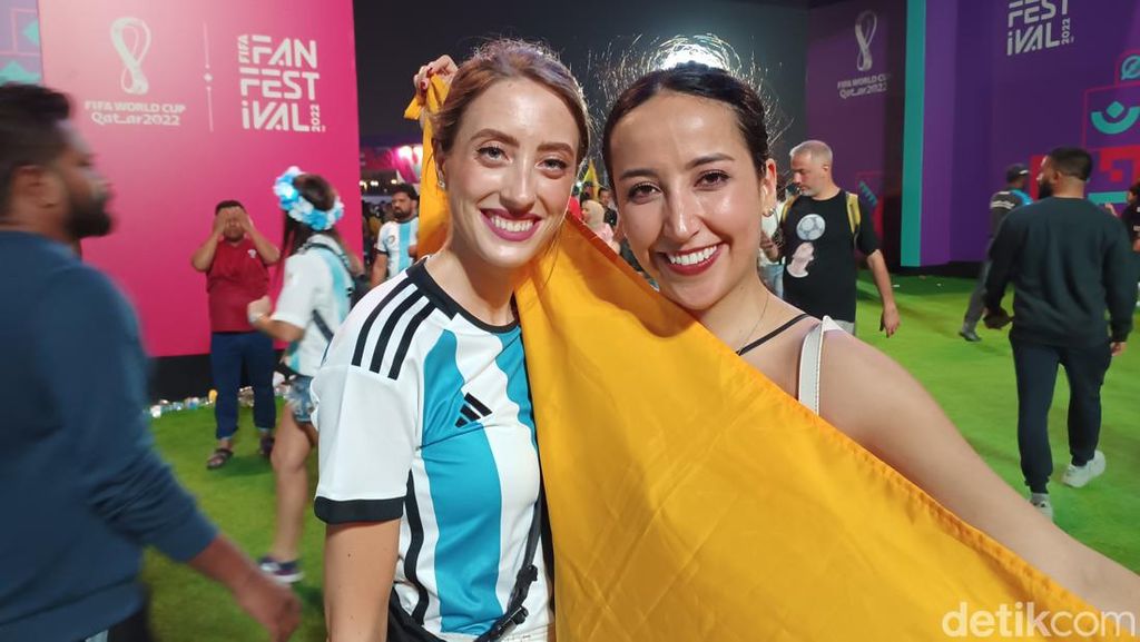 Keseruan Pecinta Bola di Fan Festival Piala Dunia 2022