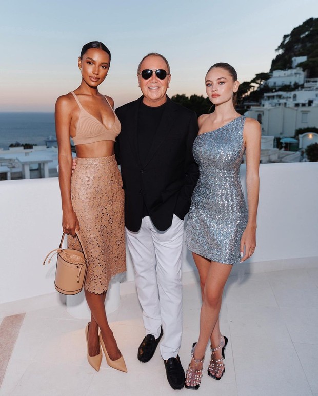 Foto: instagram.com/icamgmt Leni Klum (kanan) dalam cocktail dress sequin/