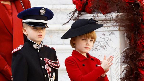 Foto: Gaya Pangeran Cilik Monako Pakai Baju Militer, Nuansanya Merah-Putih