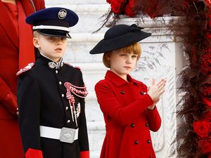 Foto: Gaya Pangeran Cilik Monako Pakai Baju Militer, Nuansanya Merah-Putih