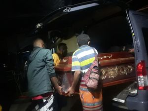 Mayat Mengapung di Perairan Semau Dipastikan Pasutri Terseret Banjir Mayat Mengapung di Perairan Semau Dipastikan Pasutri Terseret Banjir
