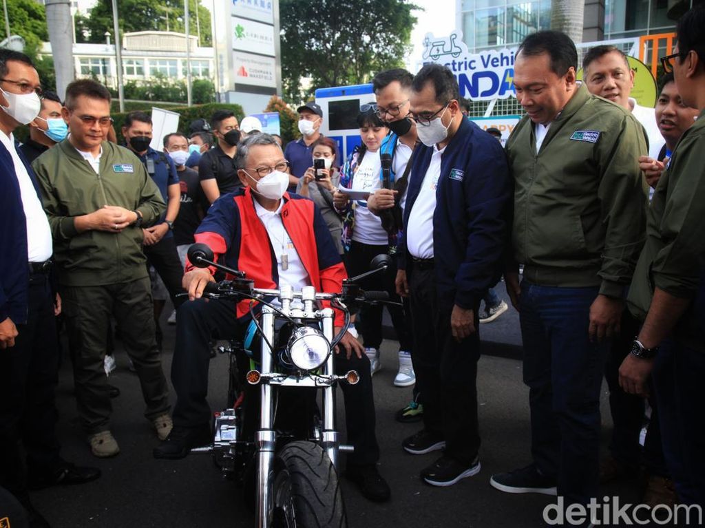 Mimpi Menteri ESDM Melistrikkan Kendaraan di Indonesia