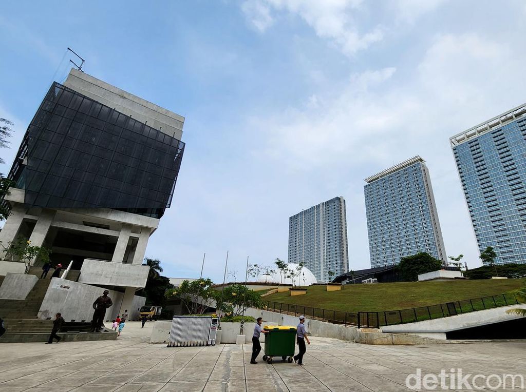 Menyusuri Kawasan TIM yang Kontroversial Menyusuri Kawasan TIM yang Kontroversial