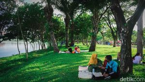 Menghabiskan Sore di Taman Kota Waduk Pluit