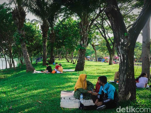 Menghabiskan Sore di Taman Kota Waduk Pluit