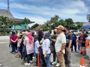 Keluhan Pengunjung di Hari Pertama Uji Coba Pembukaan TMII Keluhan Pengunjung di Hari Pertama Uji Coba Pembukaan TMII