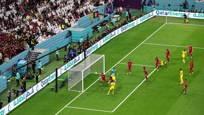 AL KHOR, QATAR - NOVEMBER 20: Enner Valencia of Ecuador scores a goal to make it 0-1 but its ruled out by VAR for offside during the FIFA World Cup Qatar 2022 Group A match between Qatar and Ecuador at Al Bayt Stadium on November 20, 2022 in Al Khor, Qatar. (Photo by Robbie Jay Barratt - AMA/Getty Images)