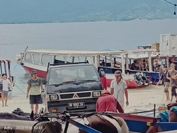 Populer: Mobil Pikap Keliaran di Gili Trawangan, Ternyata Disewa TNI