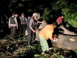 Warga di Dompu Blokir Jalan Halangi Pasien, Berawal Pemuda Dipanah