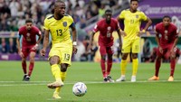 Ekuador menang 2-0 atas Qatar di Stadion Al Bayt, Al Khor pada Minggu (20/11) malam WIB. Dua golnya diborong oleh Enner Valencia yang dikemas di babak pertama (Getty Images)