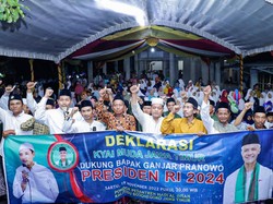 Kyai Muda di Bojonegoro Terpikat Sifat Religius Ganjar Pranowo
