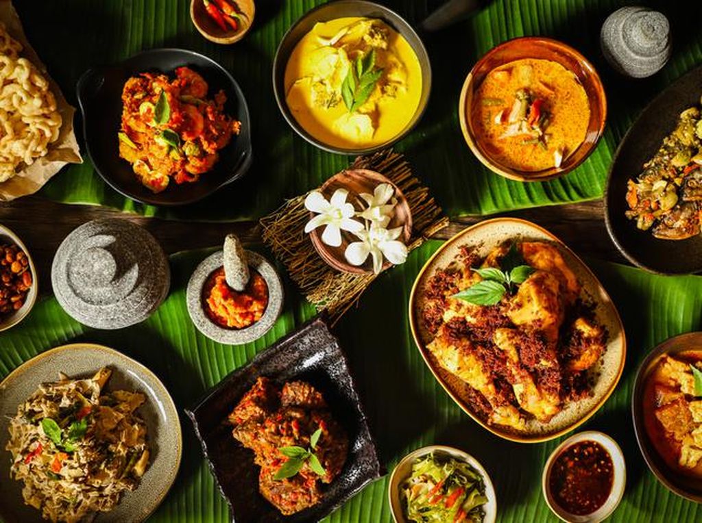 12 Makanan Indonesia Paling Terkenal yang Layak Dicicipi Turis 12 Makanan Indonesia Paling Terkenal yang Layak Dicicipi Turis