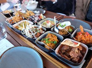 Lauknya Komplet! Ini 5 Nasi Rames Internasional, Singapura hingga Belanda Lauknya Komplet! Ini 5 Nasi Rames Internasional, Singapura hingga Belanda