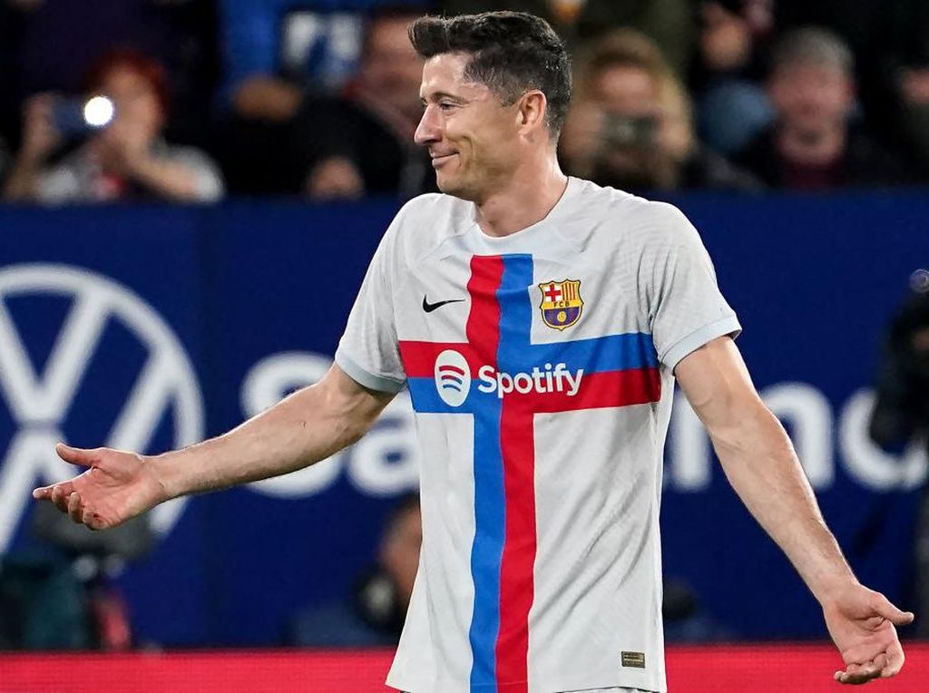 Lewandowski Tak Terima Diskors 3 Laga Lewandowski Tak Terima Diskors 3 Laga