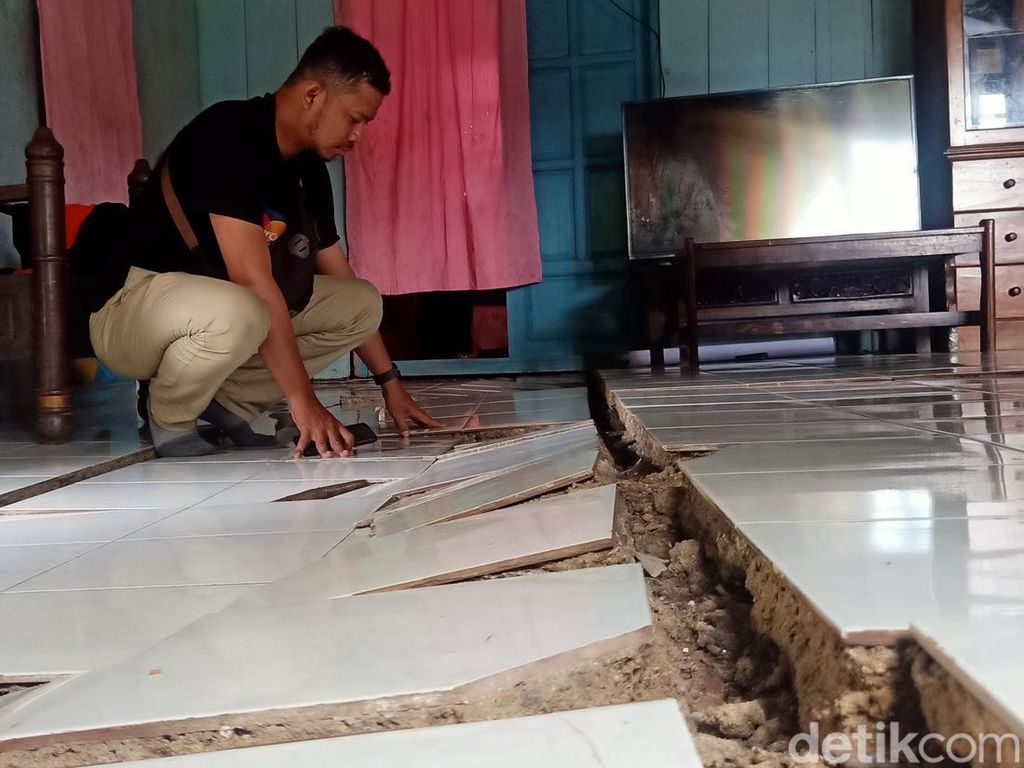 Rumah Warga Satu Dusun di Banjarnegara Rusak gegara Tanah Gerak