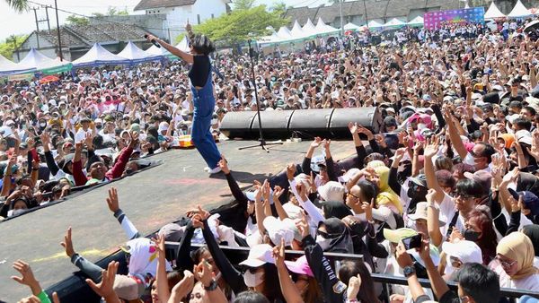 Semarak Ribuan Warga Ikut Color Run Soljer Ceria di Bandung