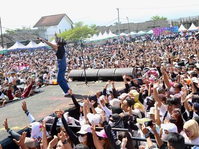 Semarak Ribuan Warga Ikut Color Run Soljer Ceria di Bandung