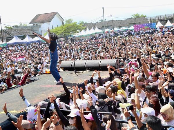 Semarak Ribuan Warga Ikut Color Run Soljer Ceria di Bandung