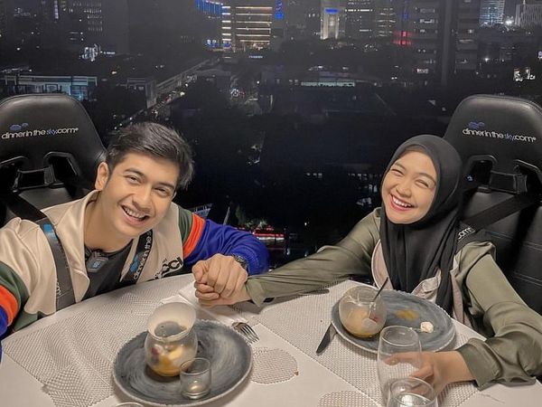 Setahun Menikah, Teuku Ryan dan Ria Ricis Makin Sering Makan Romantis Bersama