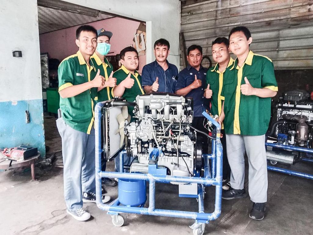 Keren! Simulator Roda 4 Pabrikan SMKN 6 Bandung Tembus ke Vietnam