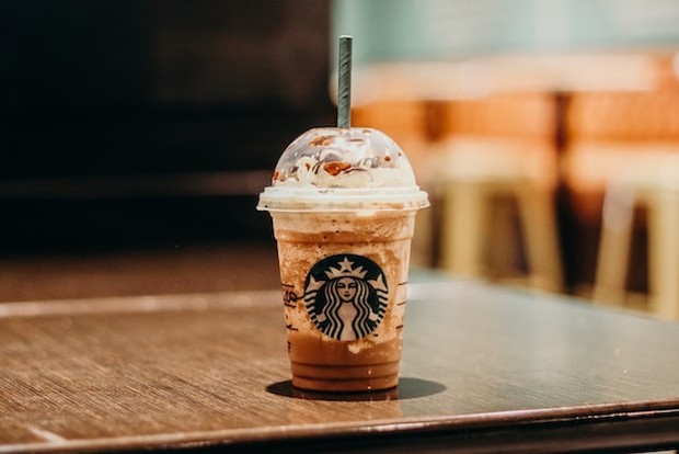 Starbucks (Foto: Unsplash/Angelica Reyes)